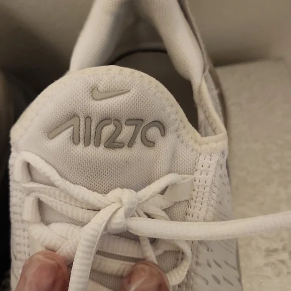 Nike Women's Air Max 270 White and Gray Shoes Size 5.5 - Picture 5 of 8